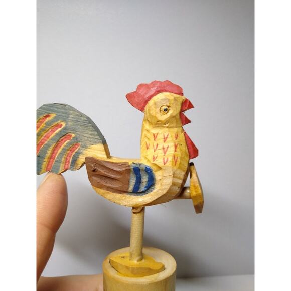Mechanical Foot Kicking Rooster Hen Chicken Bottle Stopper Carved Wood Bar Anri - Picture 5 of 8